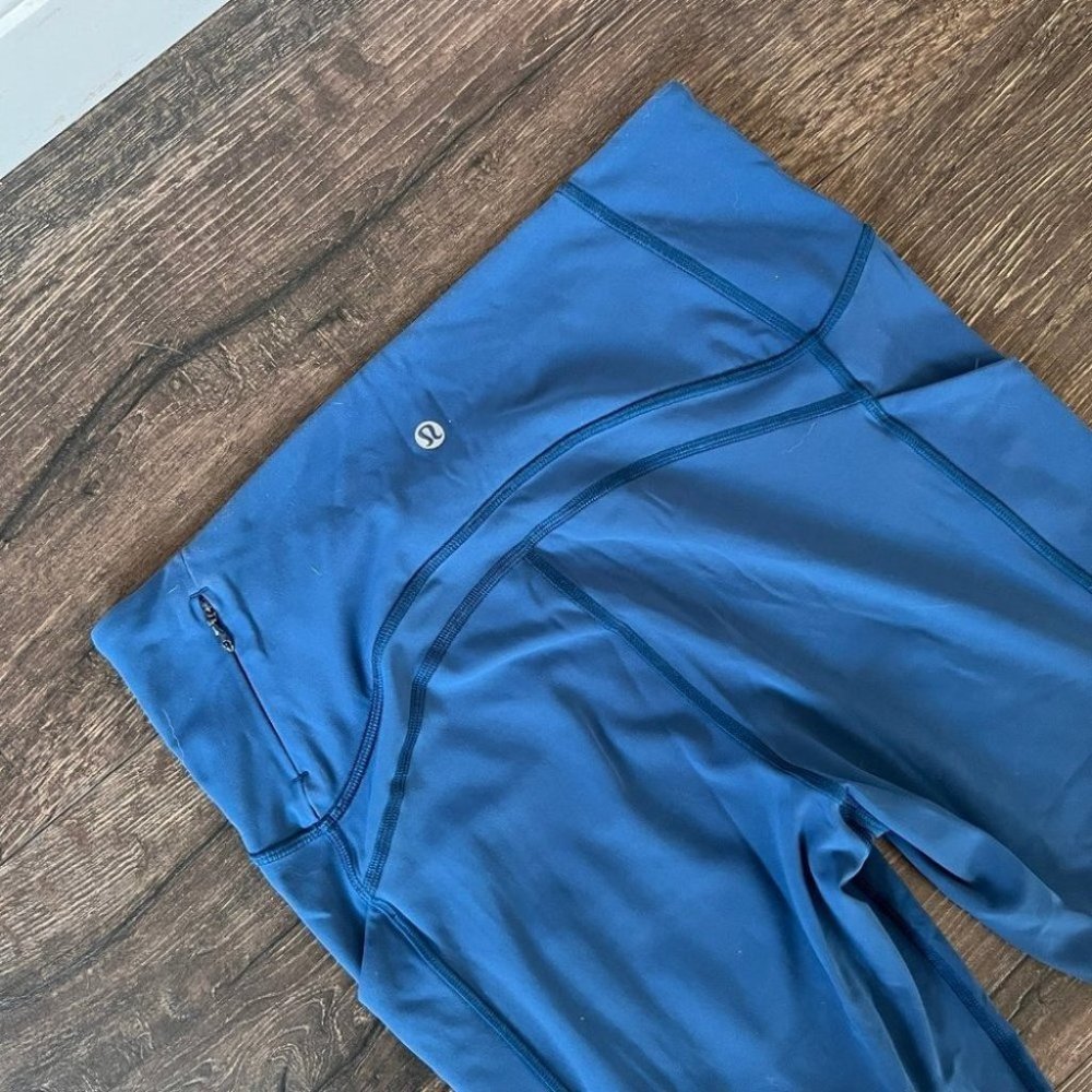 Cobalt blue lululemon cropped capri leggings